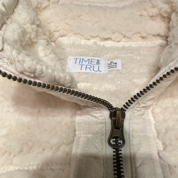 Faux sherpa quarter zip top, XL, women. Ivory. Front pockets. Cute and cozy! - Picture 2 of 4